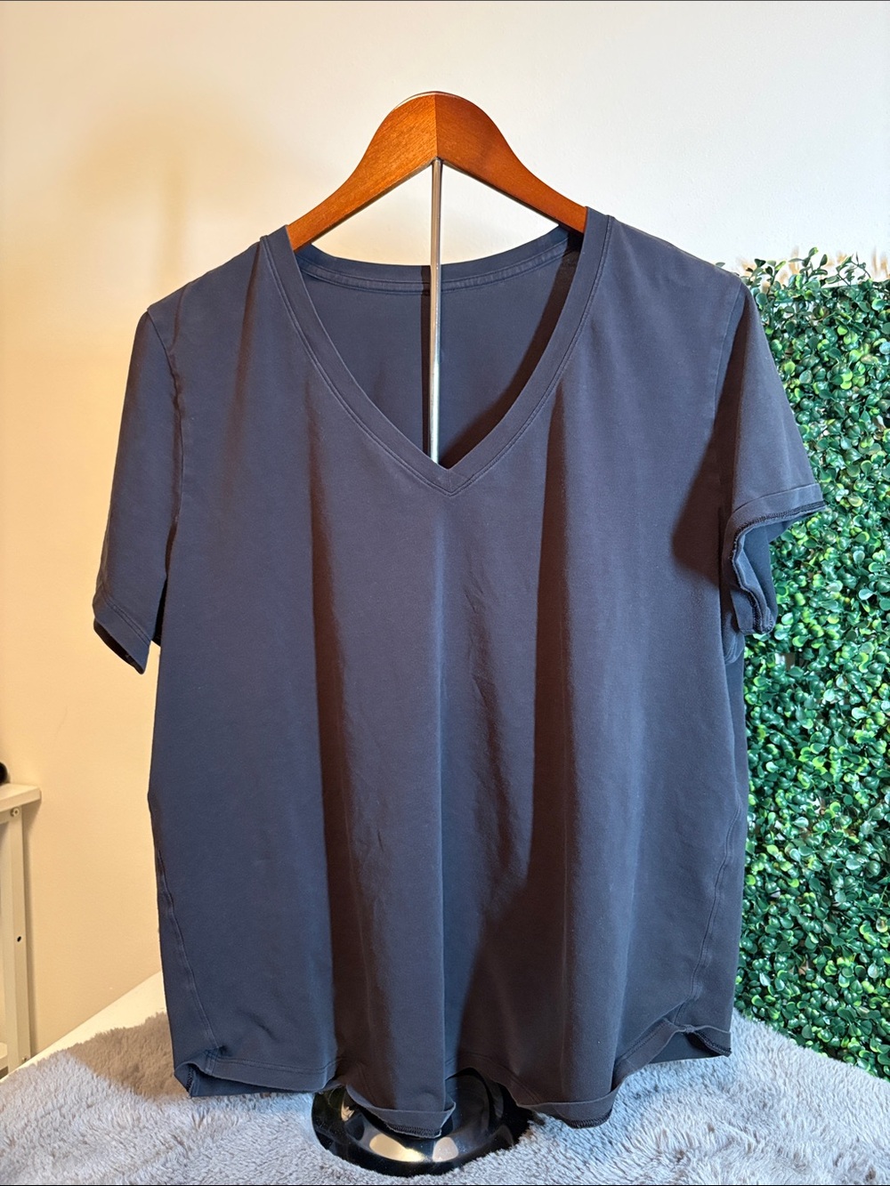 lululemon athletica V-Neck Short Sleeve Tee Black Size XL
